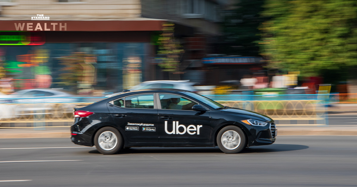 โลโก้ Uber สีดำ พร้อมข้อความ Uber ปลดพนักงาน 3,300 คนทั่วโลก นำเงินไปลุยรถไร้คนขับ