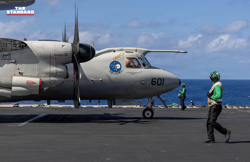 เรือบรรทุกเครื่องบิน USS Abraham Lincoln ของกองทัพเรือสหรัฐฯ กำลังแล่นอยู่ในทะเล 1
