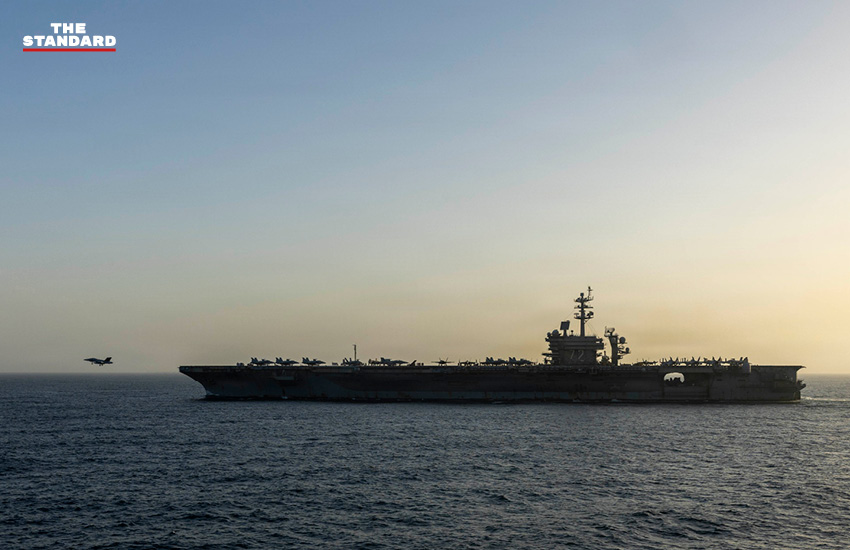 เรือบรรทุกเครื่องบิน USS Abraham Lincoln ของกองทัพเรือสหรัฐฯ กำลังแล่นอยู่ในทะเล 4