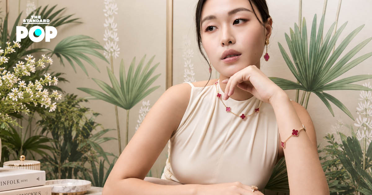 เครื่องประดับคอลเล็กชัน Alhambra สีชมพู Enamel จาก Van Cleef & Arpels