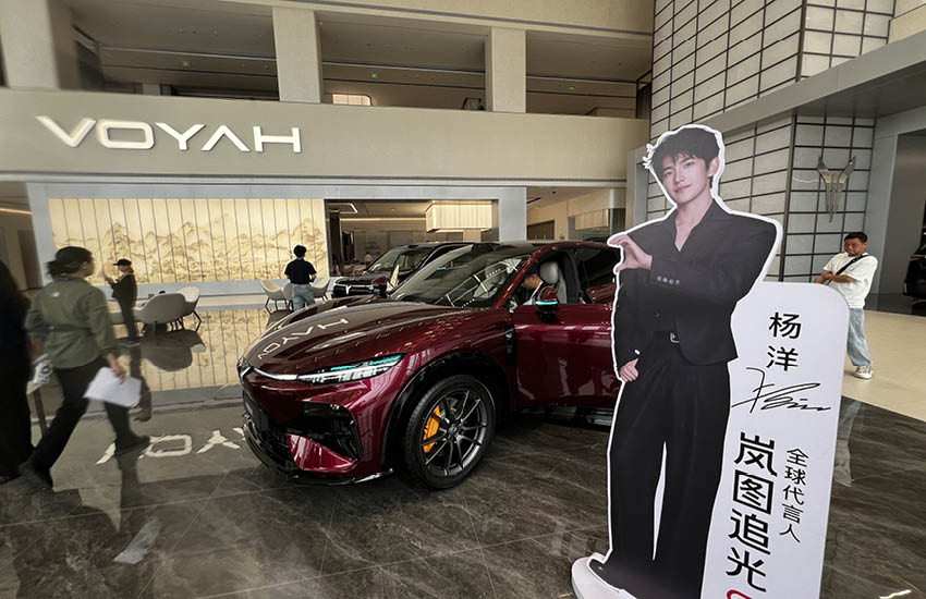 รถยนต์ VOYAH DREAM 9 MPV ไฟฟ้าพรีเมียม 4