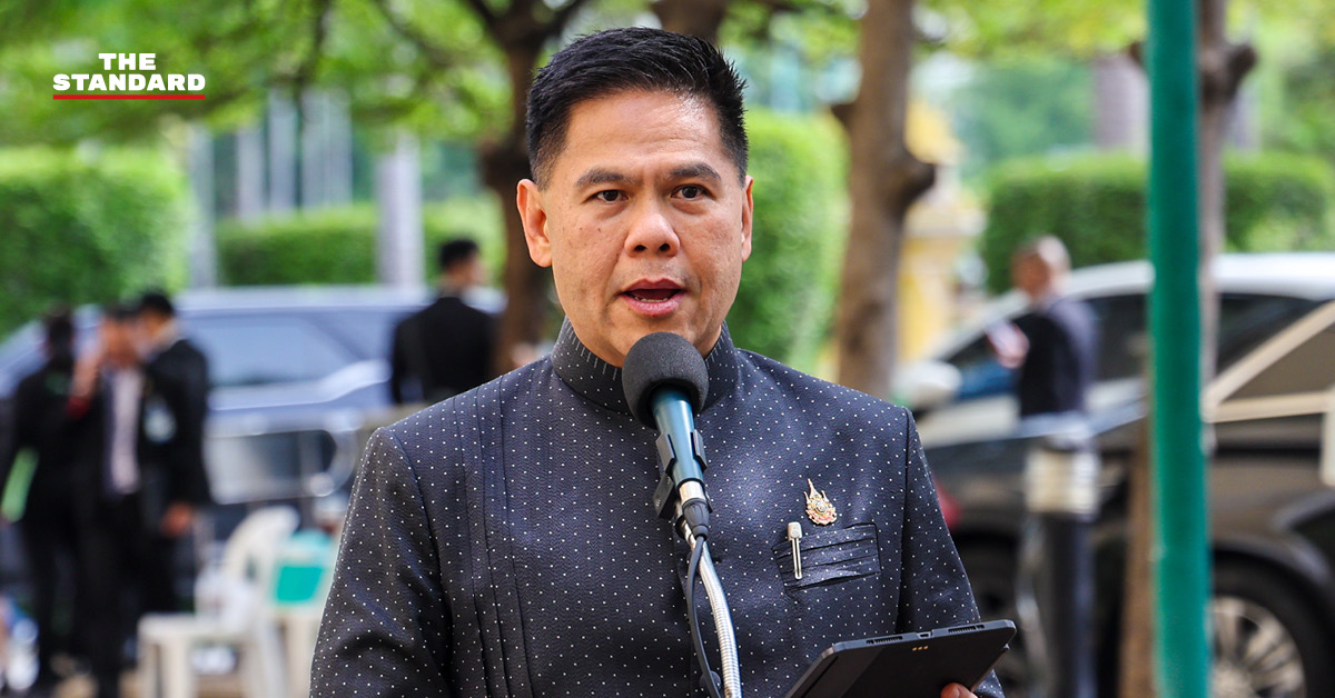 ภาพวราวุธ ศิลปอาชา แถลงสถานการณ์น้ำท่วมสุพรรณบุรี