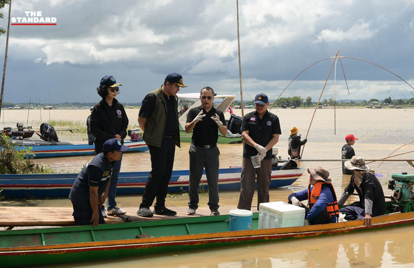 วัชระพล ขาวขำ รัฐมนตรีช่วยว่าการกระทรวงเกษตรและสหกรณ์ ลงพื้นที่เขื่อนลำปาว จังหวัดกาฬสินธุ์ พร้อมคณะ เพื่อติดตามสถานการณ์ปลาหมอคางดำ 5