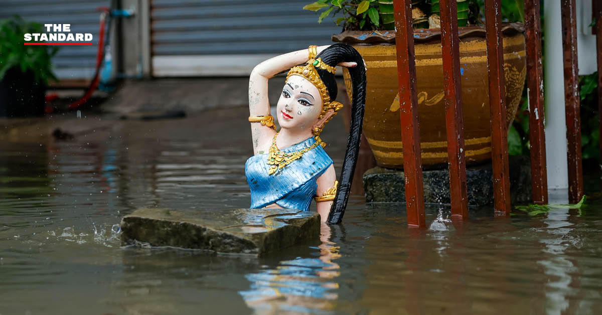 ภาพพระแม่ธรณีกับน้ำท่วมกรุงเทพฯ