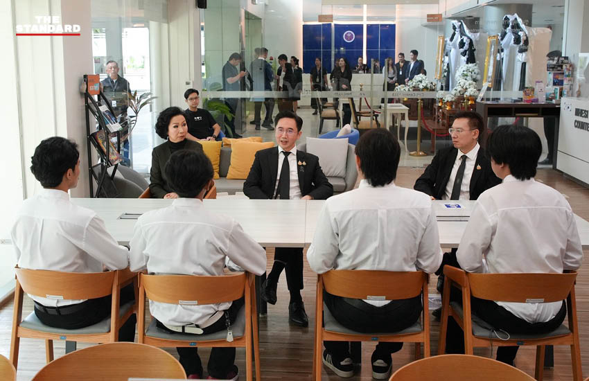 ศ.ดร.ยศชนัน วงศ์สวัสดิ์ รองนายกรัฐมนตรีและ รมว.อว. หารือกับผู้แทนนักศึกษาอุเทนถวาย 3