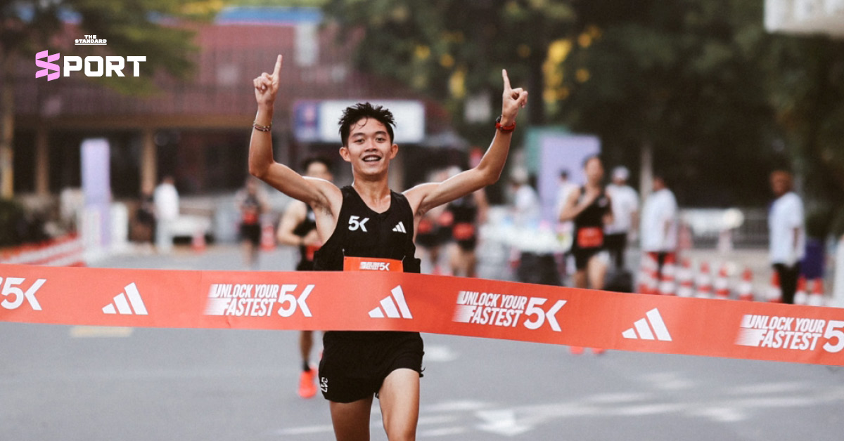 นักวิ่งกำลังเข้าร่วมการแข่งขัน adidas UNLOCK YOUR FASTEST 5K ที่สนามศุภชลาศัย