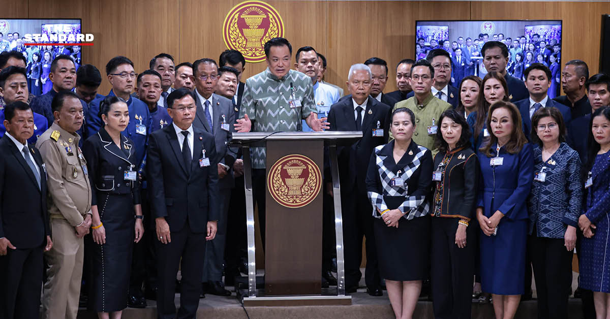 อนุทิน ชาญวีรกูล นำ สส. พรรคภูมิใจไทย ยื่น 2 ร่าง พ.ร.บ.ยาเสพติด ต่อ โสภณ ซารัมย์ ที่รัฐสภา