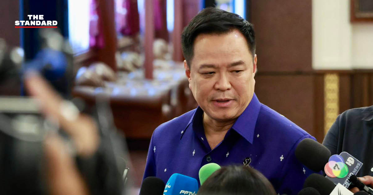 อนุทิน ชาญวีรกูล ให้สัมภาษณ์สื่อมวลชนที่สำนักงานตำรวจแห่งชาติ กรณีคดีเบน สมิธ