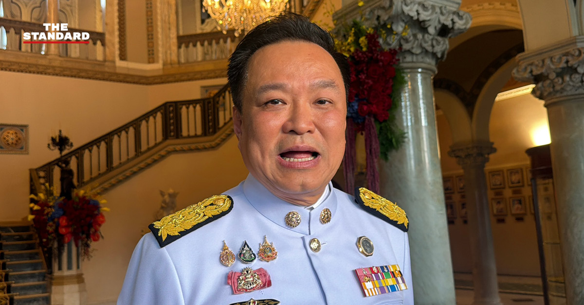 อนุทิน ชาญวีรกูล นายกรัฐมนตรีและรัฐมนตรีว่าการกระทรวงมหาดไทย ให้สัมภาษณ์สื่อมวลชน