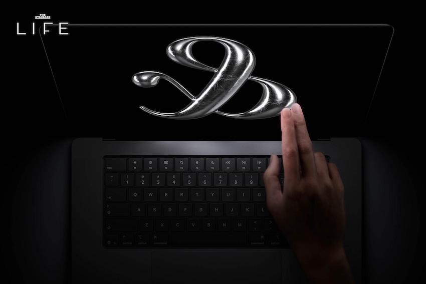ภาพตัวเครื่อง MacBook Pro รุ่นใหม่พร้อมหน้าจอ PROLED XDR รองรับระบบสัมผัส 2