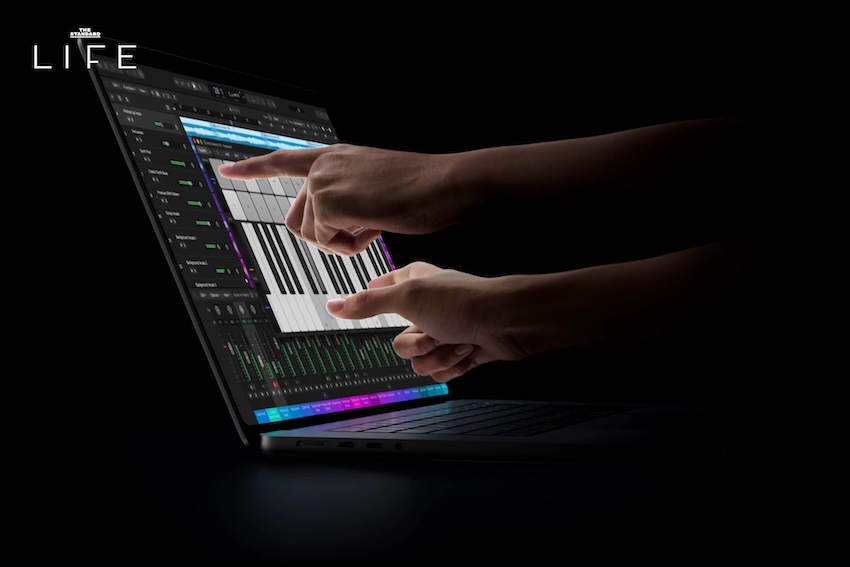 ภาพตัวเครื่อง MacBook Pro รุ่นใหม่พร้อมหน้าจอ PROLED XDR รองรับระบบสัมผัส 3