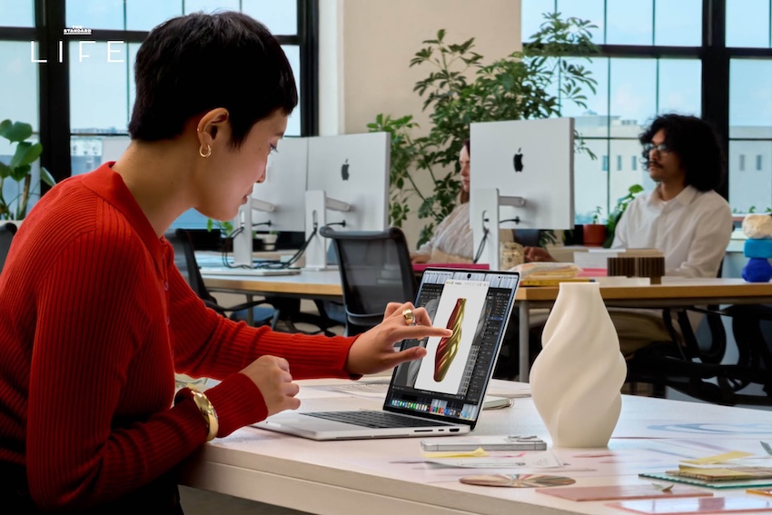 ภาพตัวเครื่อง MacBook Pro รุ่นใหม่พร้อมหน้าจอ PROLED XDR รองรับระบบสัมผัส 7