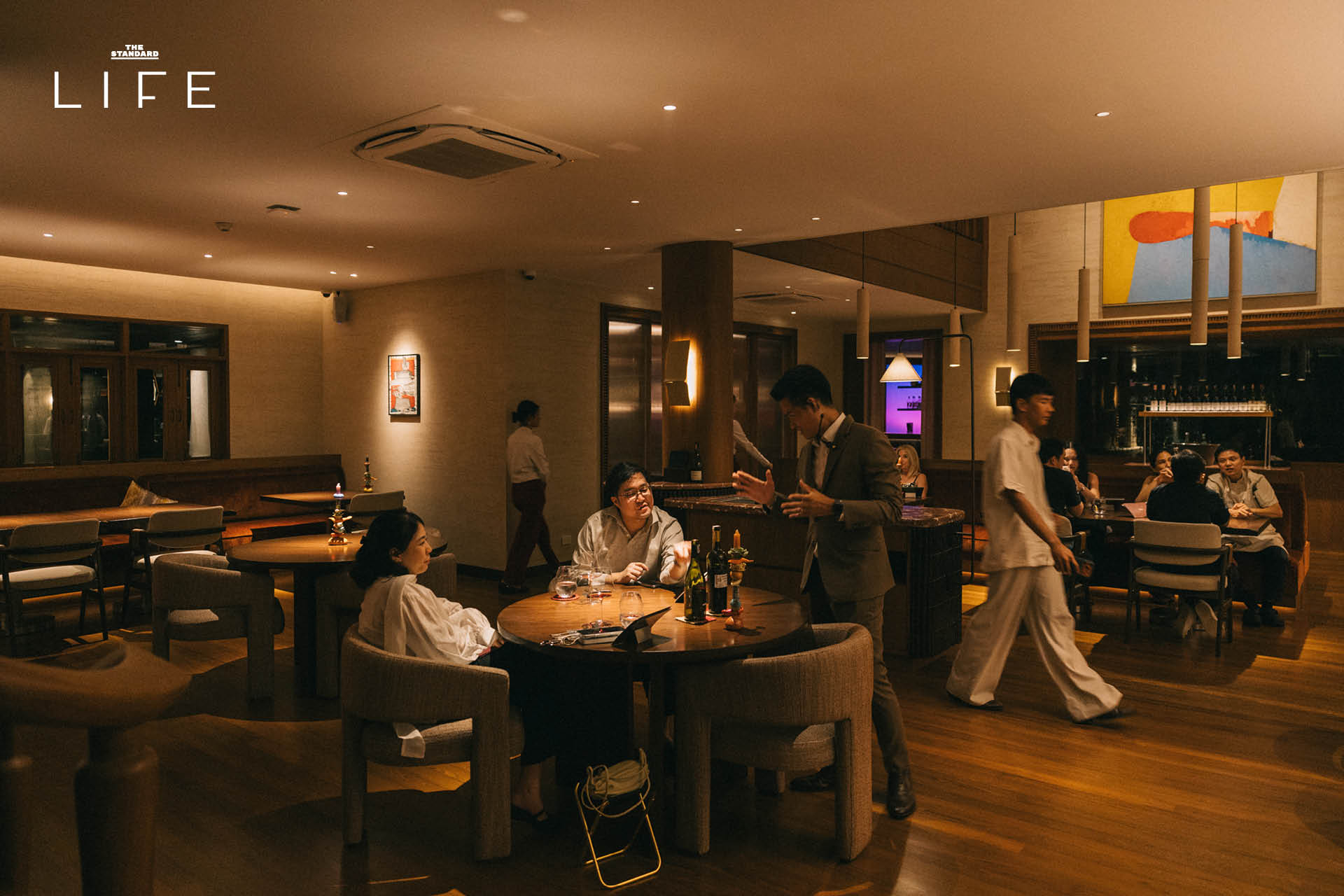 เชฟตาม ชุดารี เทพาคำ ในร้าน Baan Tepa โฉมใหม่หลังการรีโนเวท 2