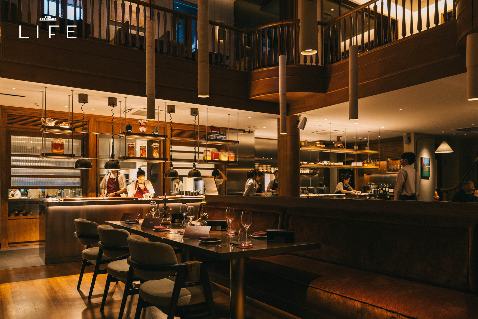เชฟตาม ชุดารี เทพาคำ ในร้าน Baan Tepa โฉมใหม่หลังการรีโนเวท 3