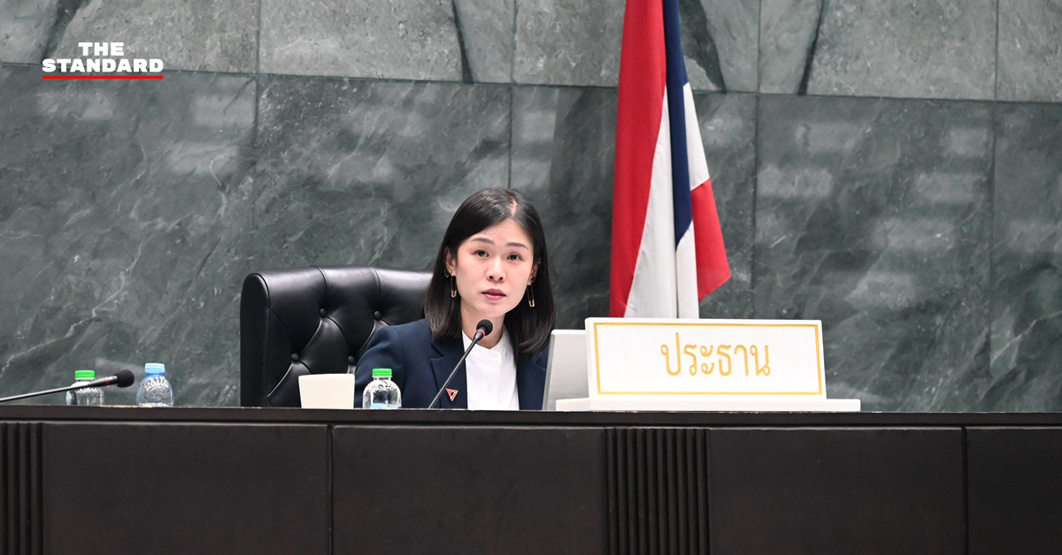 ภาพการประชุมสภากรุงเทพมหานคร พิจารณาตั้งคณะกรรมการวิสามัญฯ สางปมสูติบัตรเถื่อน