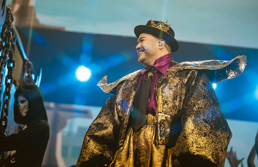 ภาพ ป๊อบ ปองกูล และ โอ๊ต ปราโมทย์ บนเวทีคอนเสิร์ต เบิ้ม เบิ้ม concert 2