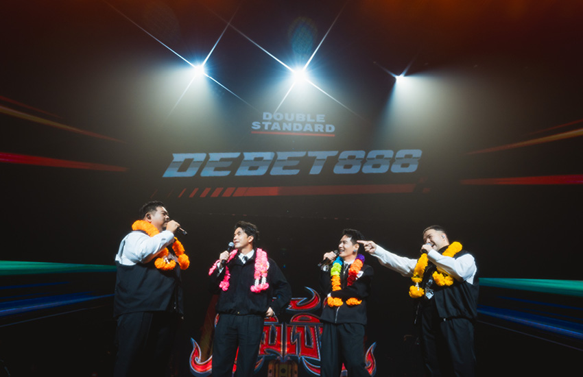 ภาพ ป๊อบ ปองกูล และ โอ๊ต ปราโมทย์ บนเวทีคอนเสิร์ต เบิ้ม เบิ้ม concert 5