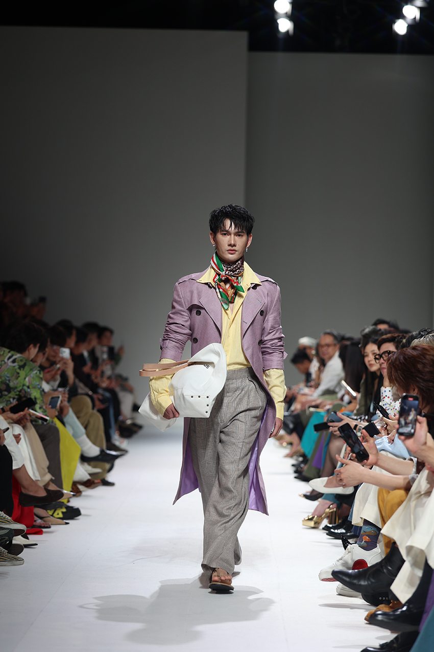 นางแบบเดินแบบบนรันเวย์ในงาน Bangkok International Fashion Week 2026 8