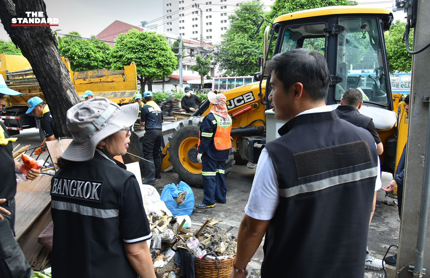 รองผู้ว่าฯ กทม. ลงพื้นที่ตรวจเยี่ยมการจัดเก็บขยะและฟื้นฟูพื้นที่หลังน้ำท่วม 2