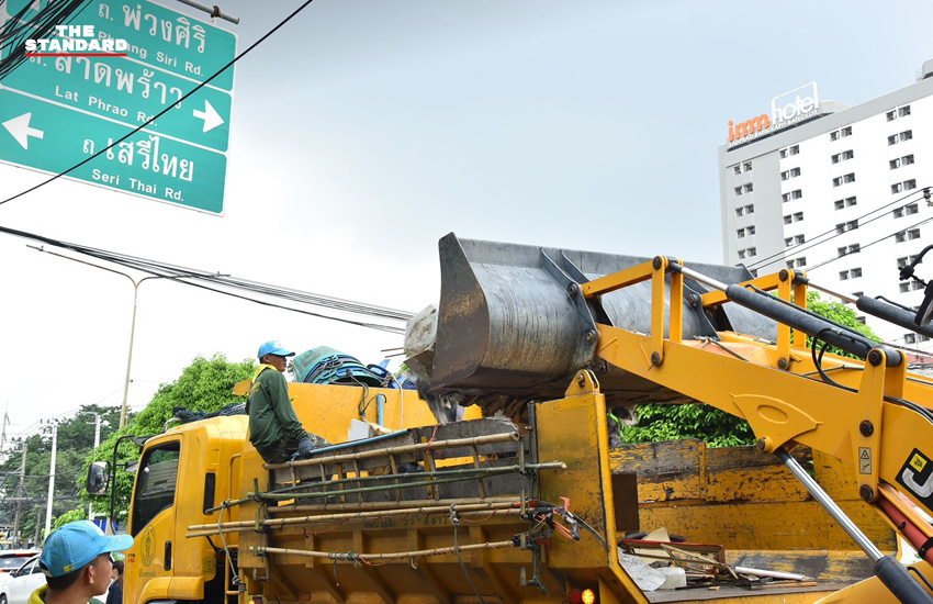รองผู้ว่าฯ กทม. ลงพื้นที่ตรวจเยี่ยมการจัดเก็บขยะและฟื้นฟูพื้นที่หลังน้ำท่วม 4