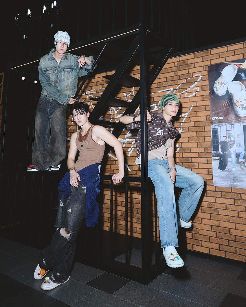 สมาชิกวง BUS Because of You I Shine ถ่ายแบบร่วมกับรองเท้า Crocs ในแคมเปญ Do Your Thing 2