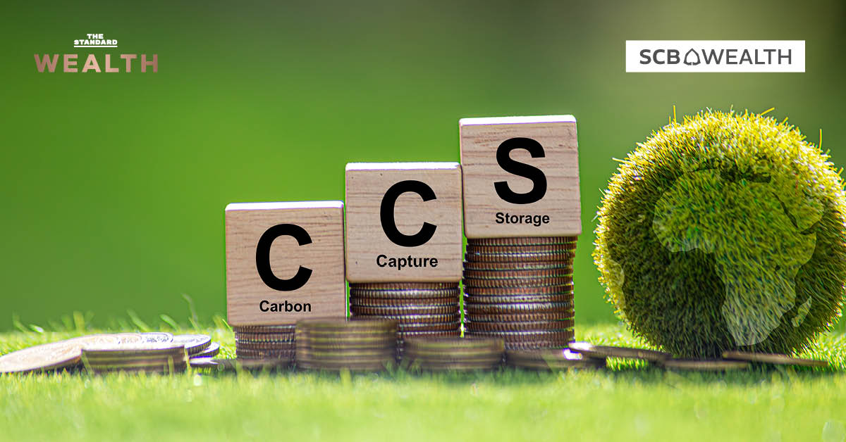 สัญลักษณ์ข้อความ CCS ย่อมาจาก Carbon Capture and Storage วางบนพื้นผิวสีเข้ม