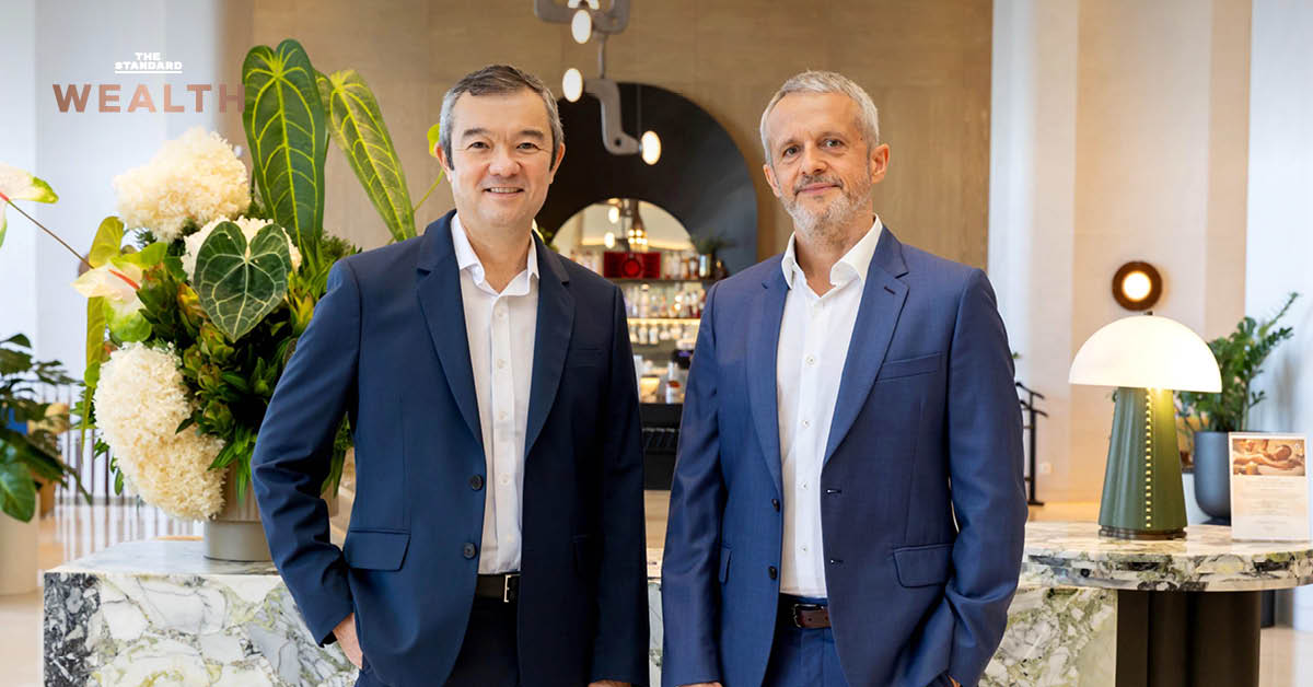 ภาพผู้บริหารเซ็นทาราและ Global Payments จับมือกันหลังการลงนามความร่วมมือ