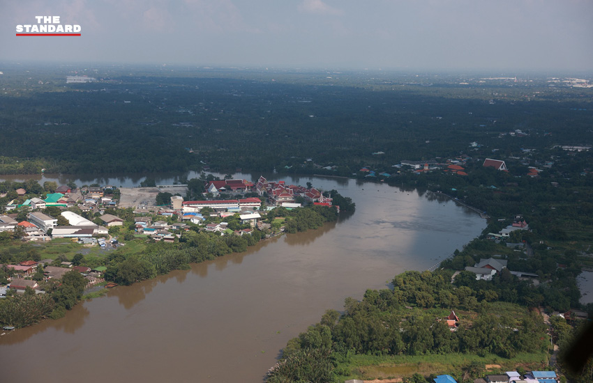 รัฐมนตรีว่าการกระทรวงกลาโหม รัฐมนตรีว่าการกระทรวงทรัพยากรธรรมชาติและสิ่งแวดล้อม และรัฐมนตรีช่วยว่าการกระทรวงมหาดไทย ลงพื้นที่ติดตามสถานการณ์น้ำท่วมที่ฉะเชิงเทรา 3