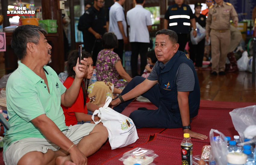 รัฐมนตรีว่าการกระทรวงกลาโหม รัฐมนตรีว่าการกระทรวงทรัพยากรธรรมชาติและสิ่งแวดล้อม และรัฐมนตรีช่วยว่าการกระทรวงมหาดไทย ลงพื้นที่ติดตามสถานการณ์น้ำท่วมที่ฉะเชิงเทรา 7