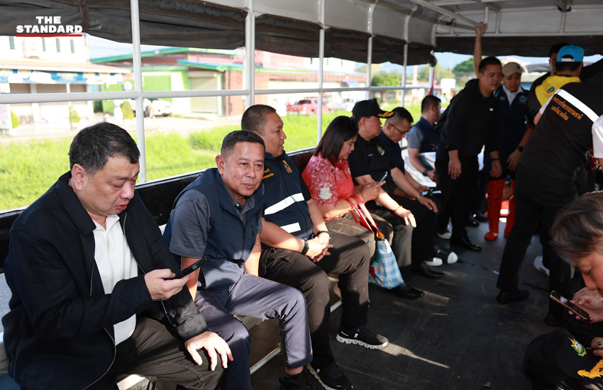 รัฐมนตรีว่าการกระทรวงกลาโหม รัฐมนตรีว่าการกระทรวงทรัพยากรธรรมชาติและสิ่งแวดล้อม และรัฐมนตรีช่วยว่าการกระทรวงมหาดไทย ลงพื้นที่ติดตามสถานการณ์น้ำท่วมที่ฉะเชิงเทรา 8