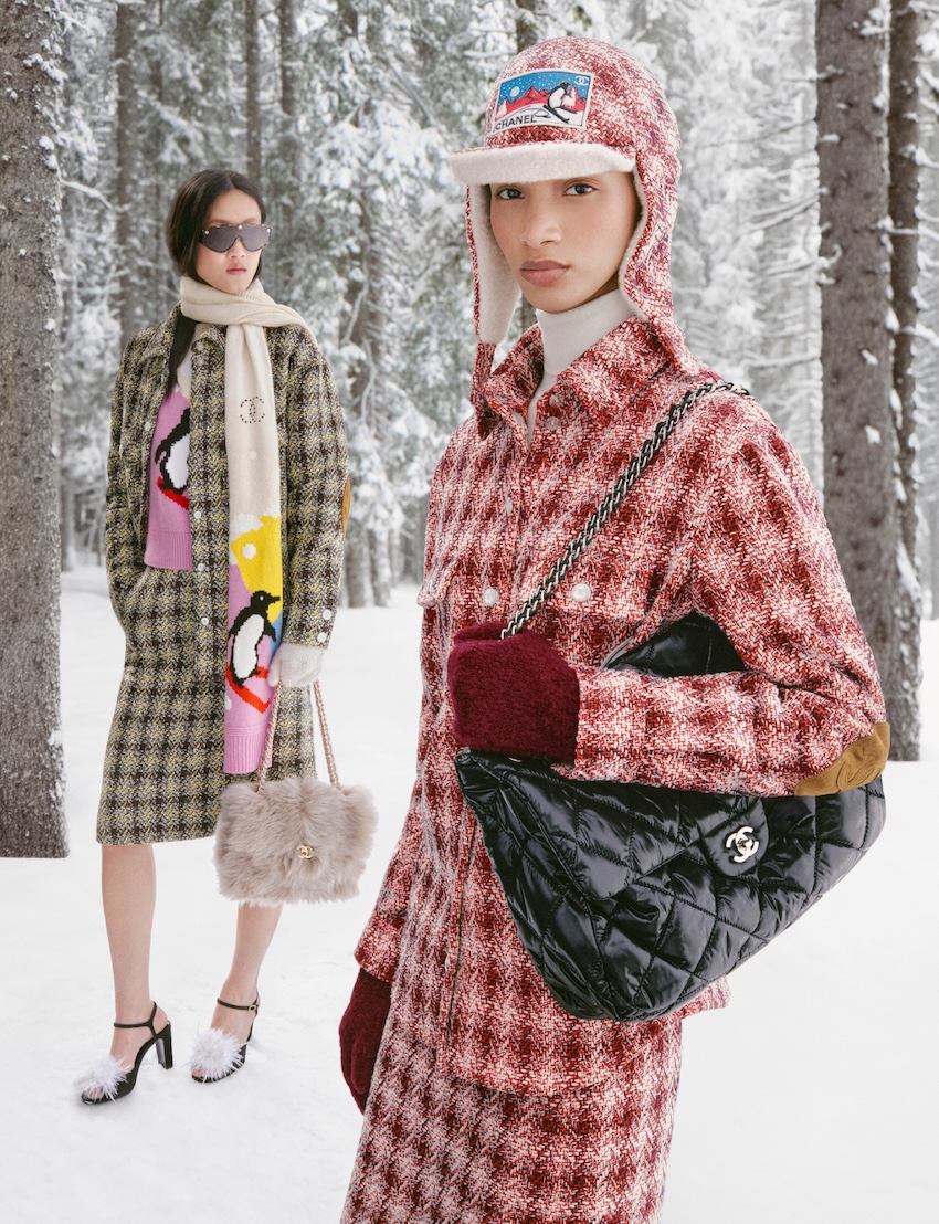 นางแบบในชุดจากคอลเล็กชัน CHANEL Coco Neige 2026 สำหรับฤดูหนาว 1