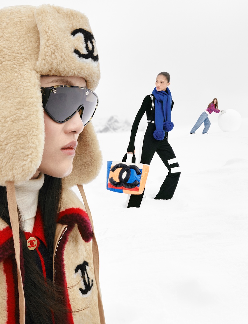 นางแบบในชุดจากคอลเล็กชัน CHANEL Coco Neige 2026 สำหรับฤดูหนาว 10