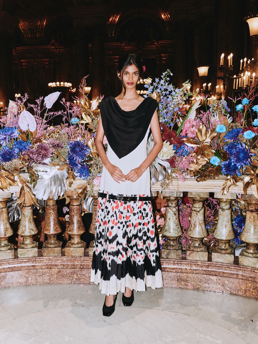 ภาพนักบัลเลต์สวมชุดที่ออกแบบโดย CHANEL สำหรับงาน Paris Opera 1