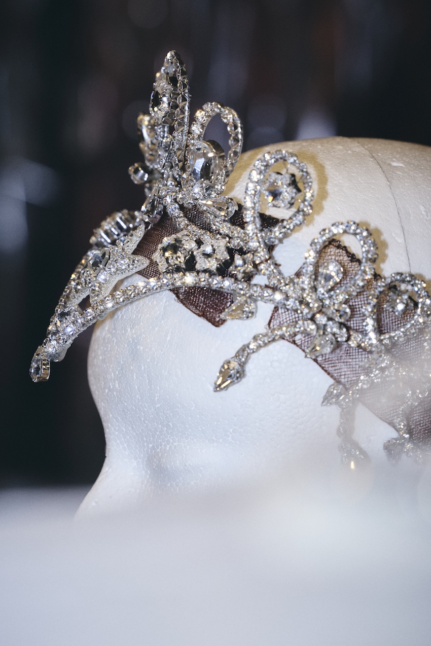 ภาพนักบัลเลต์สวมชุดที่ออกแบบโดย CHANEL สำหรับงาน Paris Opera 6