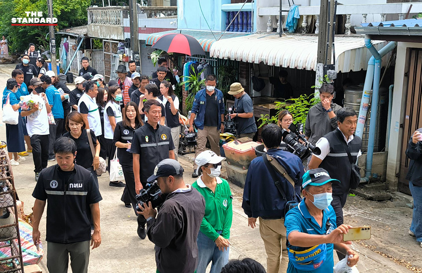 ชัชชาติ สิทธิพันธุ์ ผู้ว่าฯ กทม. ลงพื้นที่ติดตามสถานการณ์น้ำท่วมและช่วยเหลือประชาชน 5