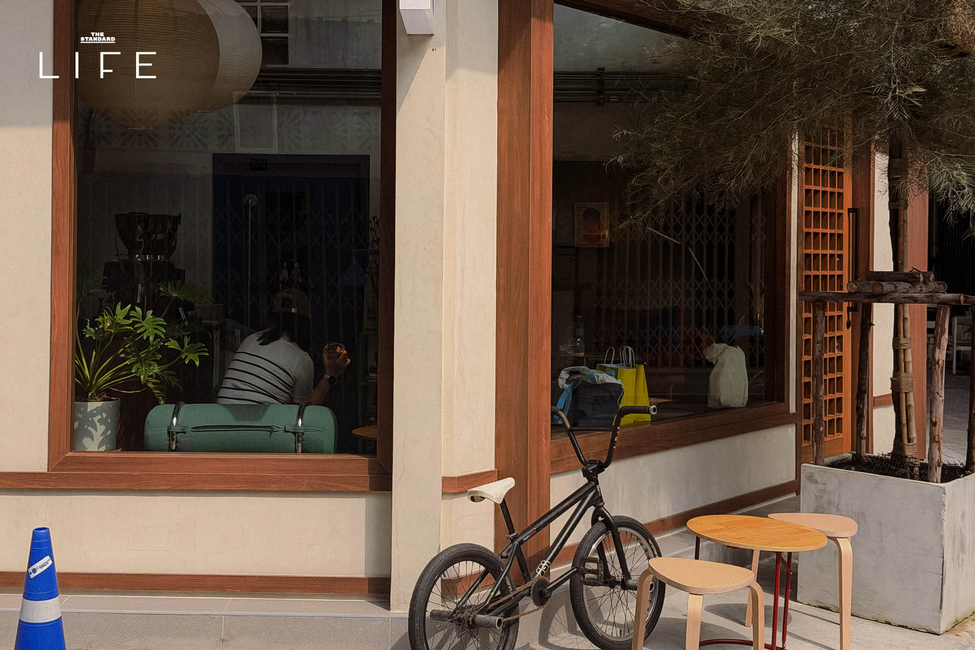 บรรยากาศภายในร้าน Common Space Cafe คาเฟ่ซอยเจริญกรุง 1 ตกแต่งสไตล์ Mid-Century Modern 1