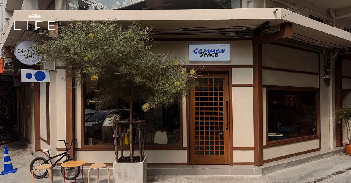 บรรยากาศภายในร้าน Common Space Cafe คาเฟ่ซอยเจริญกรุง 1 ตกแต่งสไตล์ Mid-Century Modern