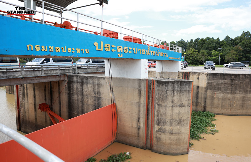 รัฐมนตรีว่าการกระทรวงกลาโหมและคณะ ลงพื้นที่จังหวัดสงขลา เพื่อติดตามการเตรียมความพร้อมรับมืออุทกภัยในภาคใต้ 4
