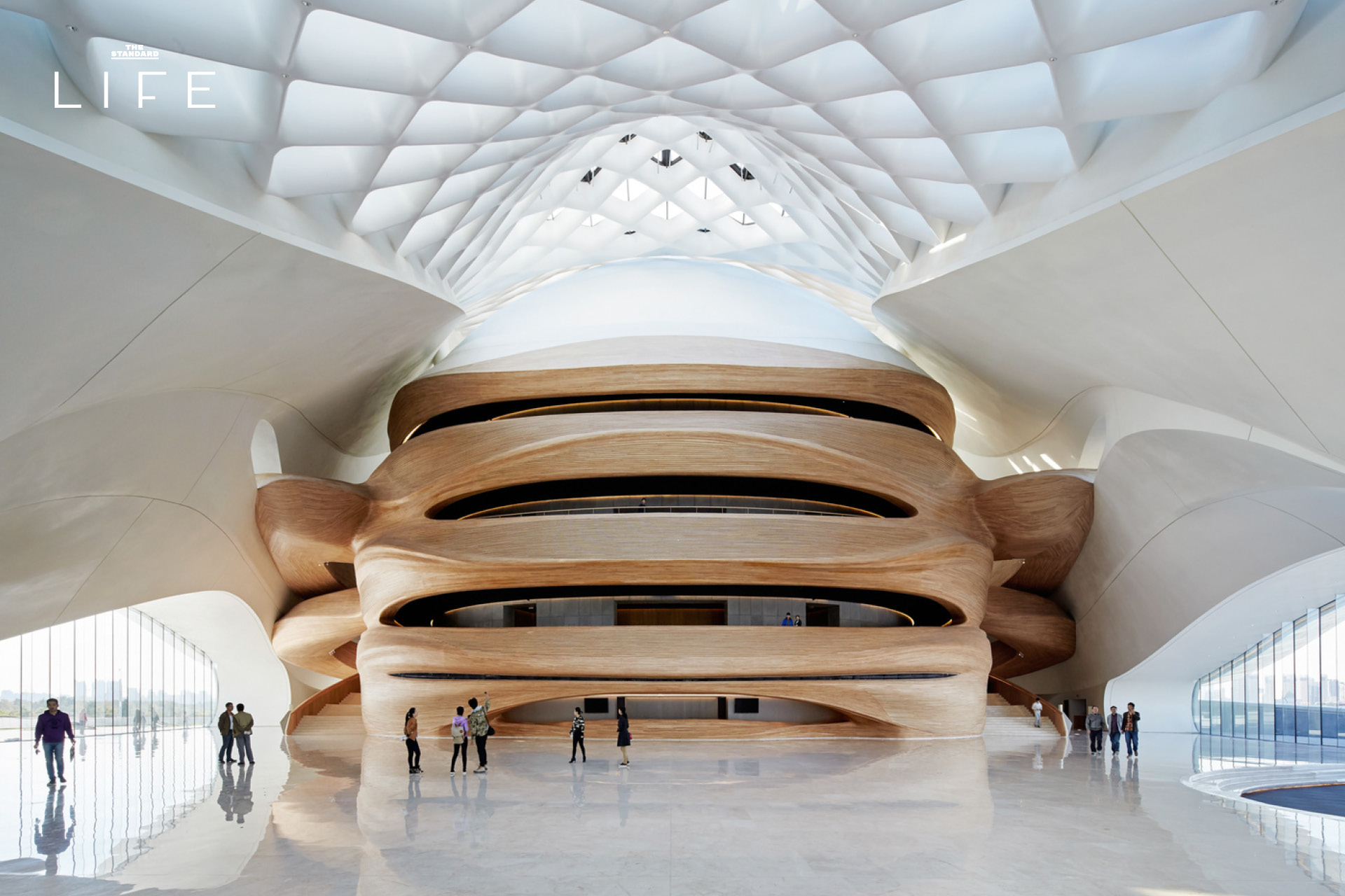 ภาพมุมสูงของ Harbin Opera House โรงละครสีขาวรูปทรงโค้งคล้ายภูเขาหิมะ ตั้งอยู่ริมแม่น้ำ Songhua ในเมืองฮาร์บิน ประเทศจีน 4