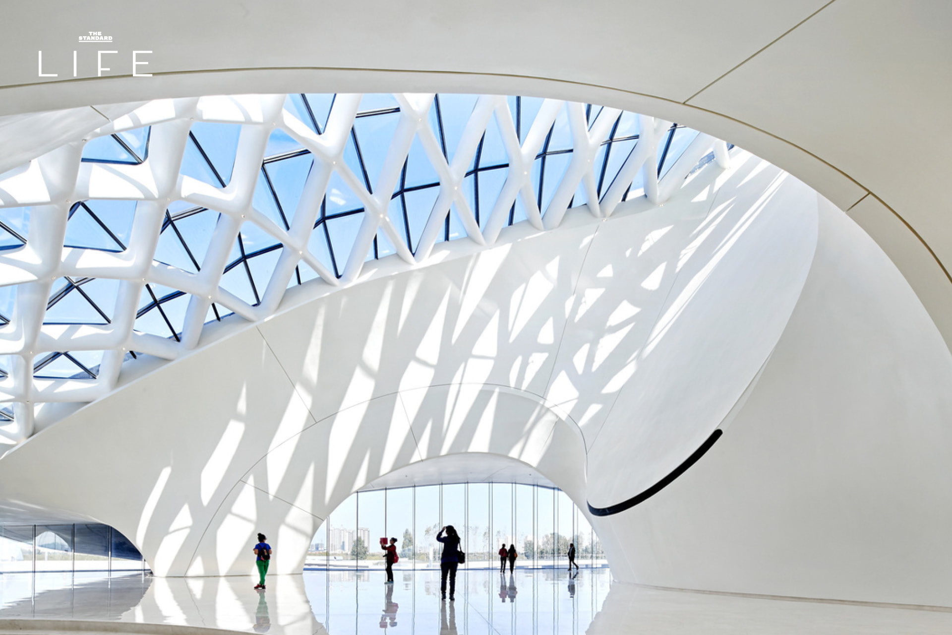 ภาพมุมสูงของ Harbin Opera House โรงละครสีขาวรูปทรงโค้งคล้ายภูเขาหิมะ ตั้งอยู่ริมแม่น้ำ Songhua ในเมืองฮาร์บิน ประเทศจีน 5