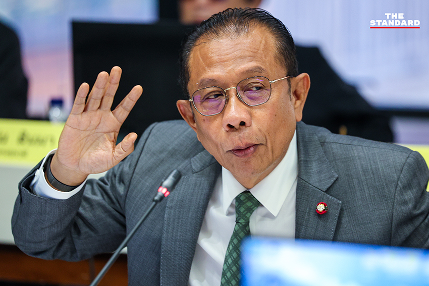 ภาพ รังสิมันต์ โรม ประธาน กมธ.กฎหมายฯ ระหว่างการประชุม 3