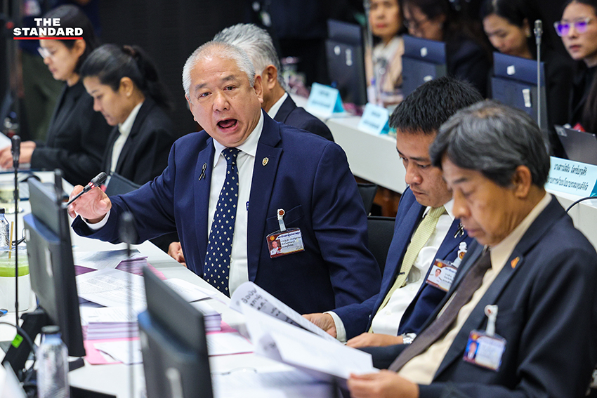 ภาพ รังสิมันต์ โรม ประธาน กมธ.กฎหมายฯ ระหว่างการประชุม 6