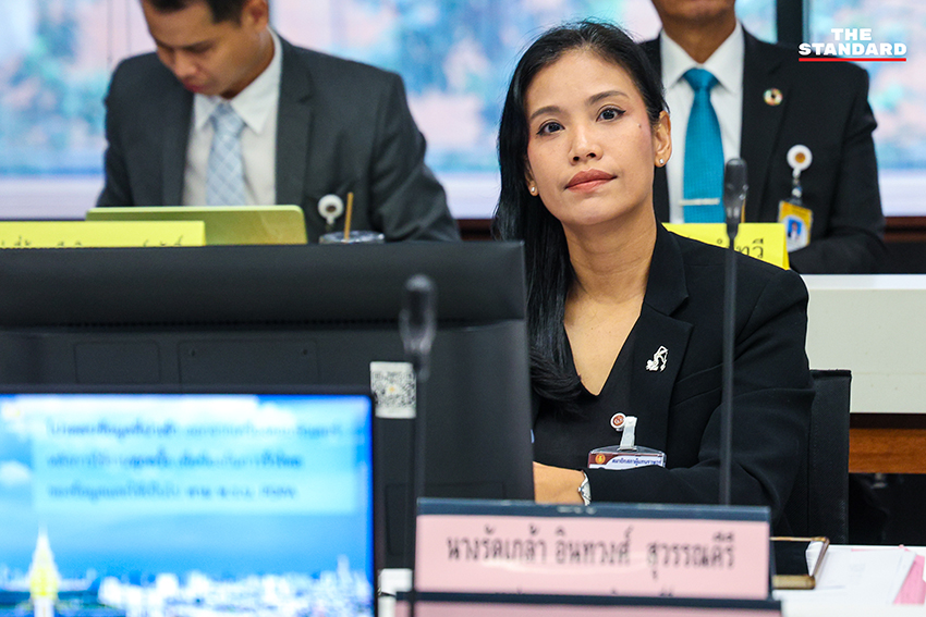 ภาพ รังสิมันต์ โรม ประธาน กมธ.กฎหมายฯ ระหว่างการประชุม 8