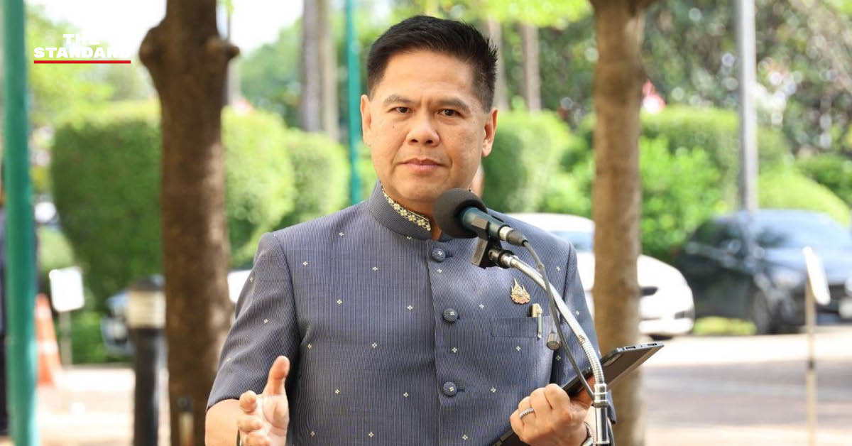 วราวุธ ศิลปอาชา รัฐมนตรีว่าการกระทรวงอุตสาหกรรม แถลงข่าวที่ทำเนียบรัฐบาล