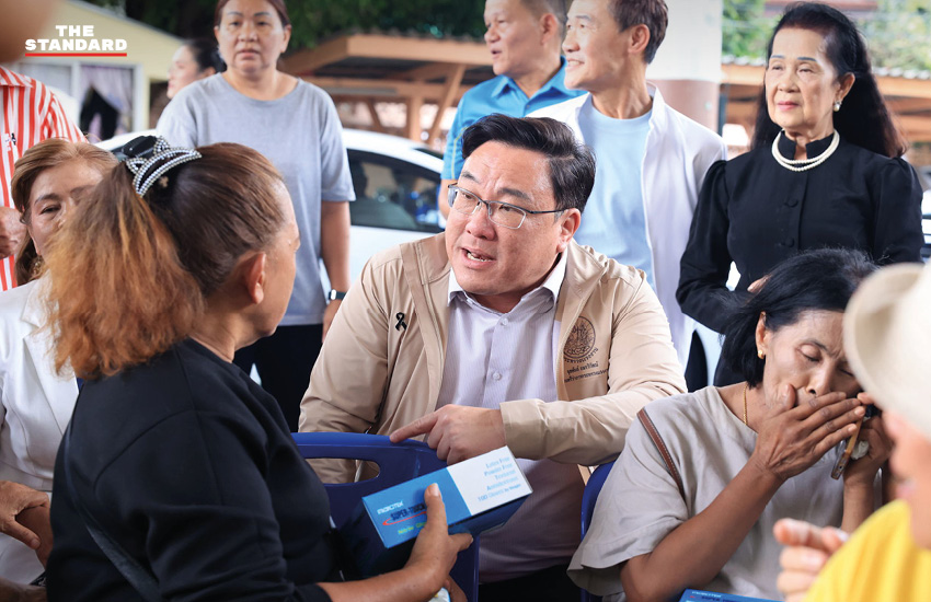 จุลพันธ์ รมว.แรงงาน ลงพื้นที่หลักสี่ เยี่ยมผู้ประสบอุทกภัยและตรวจเยี่ยมการให้บริการของกระทรวงแรงงาน