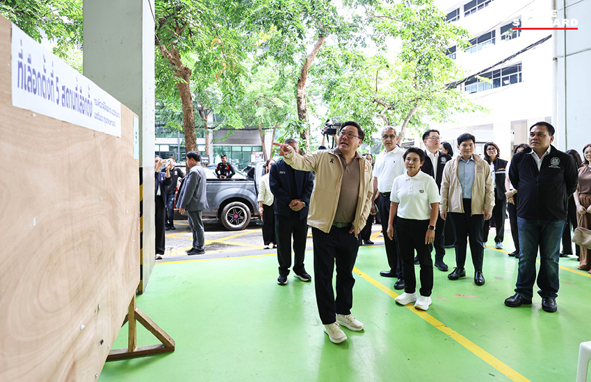 จุลพันธ์ อมรวิวัฒน์ ตรวจสอบความพร้อมการเลือกตั้งบอร์ดประกันสังคมที่สำนักงานประกันสังคมกรุงเทพมหานครพื้นที่ 3 8