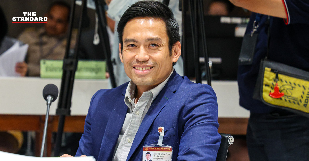 ภาพ กรวีร์ ปริศนานันทกุล ประธานวิปรัฐบาล กำลังให้สัมภาษณ์สื่อมวลชน