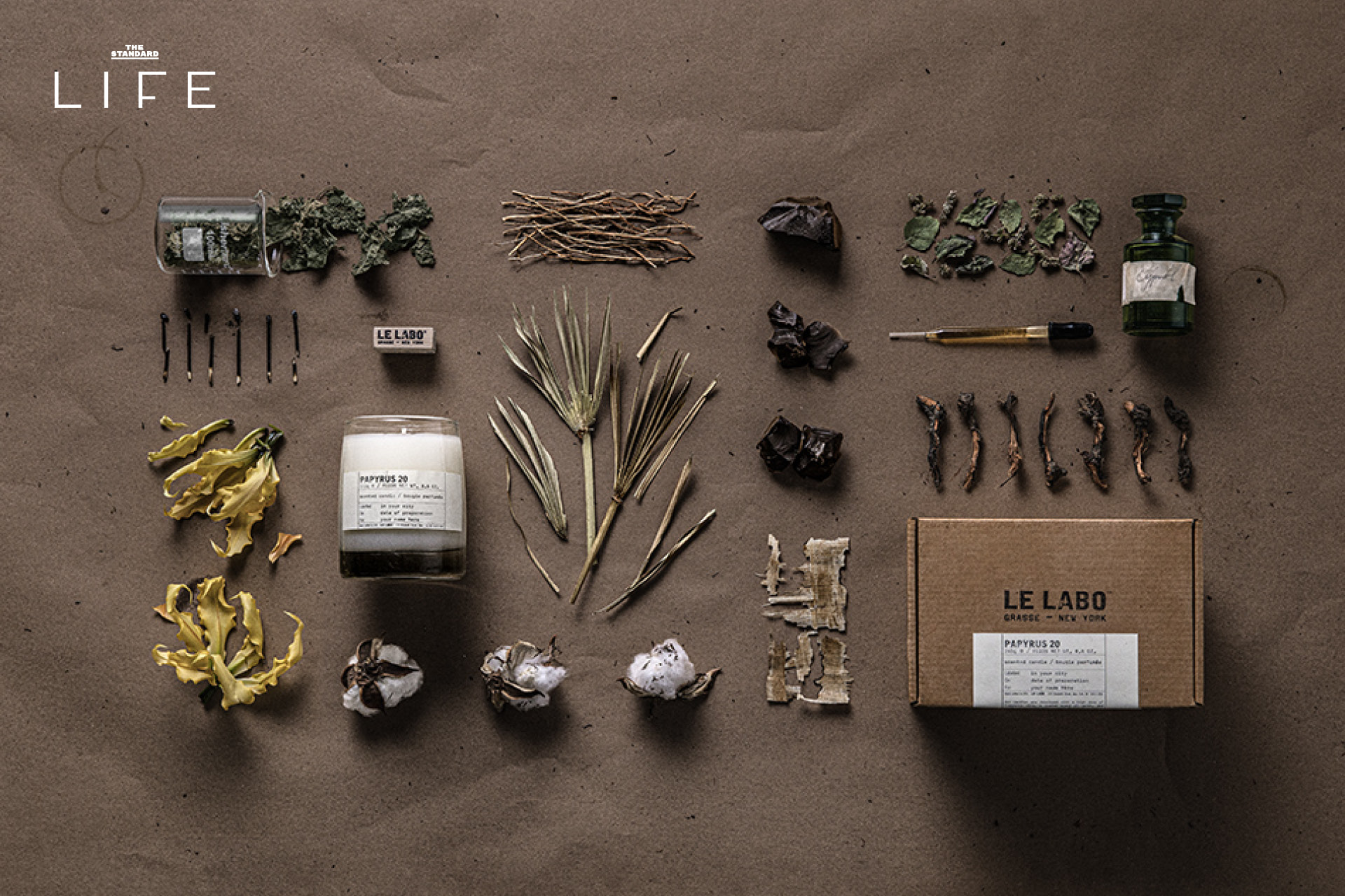 ภาพเทียนหอม PAPYRUS 20 กลิ่นใหม่จาก Le Labo ในภาชนะแก้วพร้อมฉลาก 2