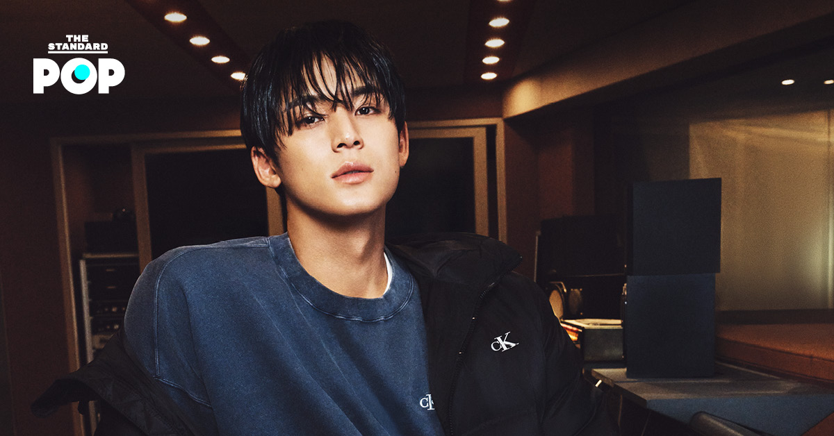 MINGYU สมาชิกวง SEVENTEEN ในชุดเสื้อแจ็กเก็ตพัฟเฟอร์และกางเกงยีนส์ของ Calvin Klein สำหรับแคมเปญ Fall 2026