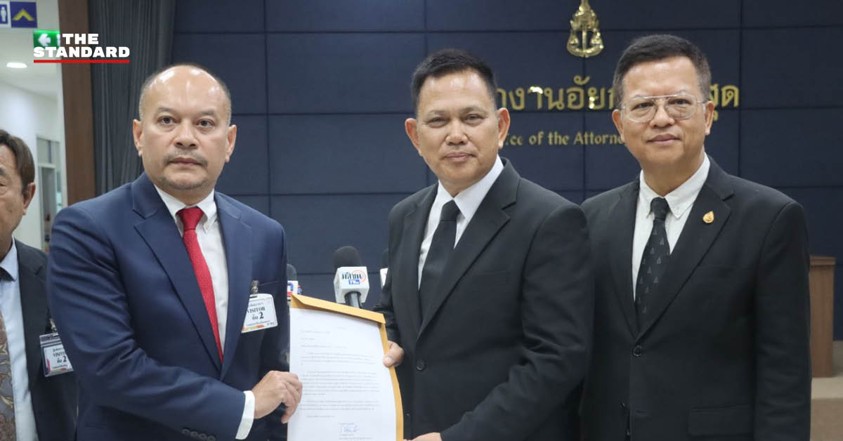 ณัฐวุฒิ ใสยเกื้อ ยื่นหนังสือต่ออัยการสูงสุด